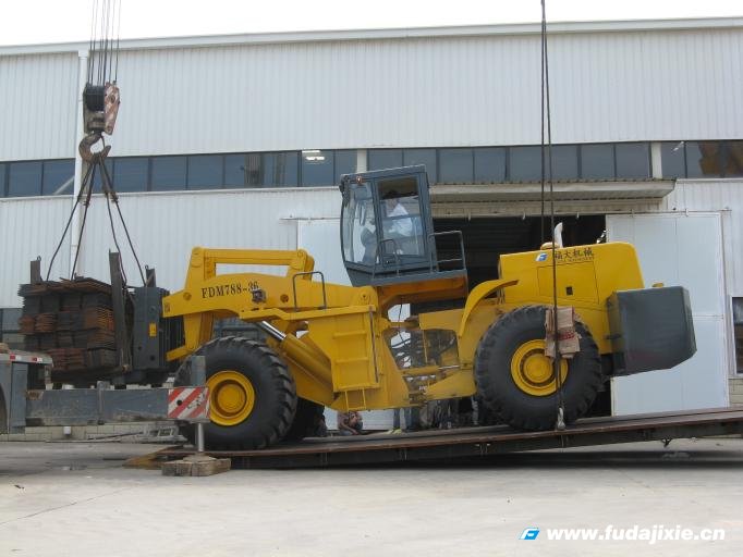 福建省特检院完成国内最大吨位叉装车型式试验