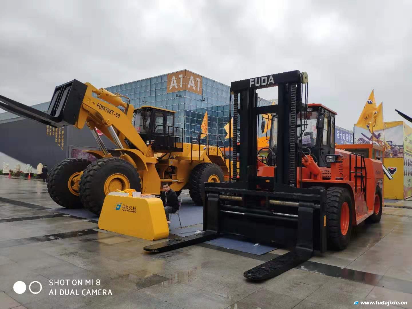 欧冠买球推荐_欧冠（中国）
50吨叉装车亮相2019年厦门欧冠买球推荐_欧冠（中国）